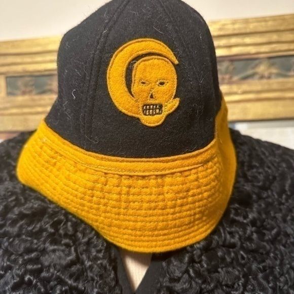 Vintage Collegiate Black & Yellow Moon & Skull Bucket Hat - Picture 1 of 7